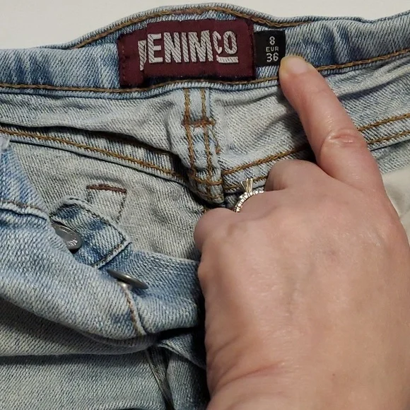 Denimco button up jean shorts with some distressed look on the legs and pockets - Picture 2 of 3